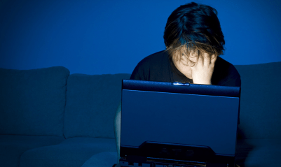 boy-using-computer-010